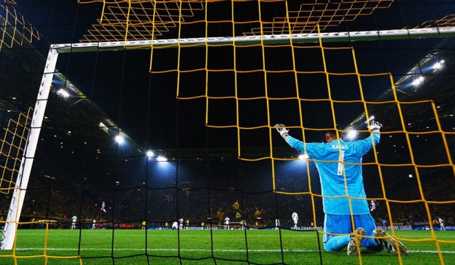 keylor navas real madrid DORTMUND, GERMANY - SEPTEMBER 27: Goalkepper, Keylor Navas of Real Madrid drops to his knees to say a prayer or to pray prior to the UEFA Champions League Group F match between Borussia Dortmund and Real Madrid CF at Signal Iduna Park on September 27, 2016 in Dortmund, North Rhine-Westphalia. (Photo by Dean Mouhtaropoulos/Bongarts/Getty Images )