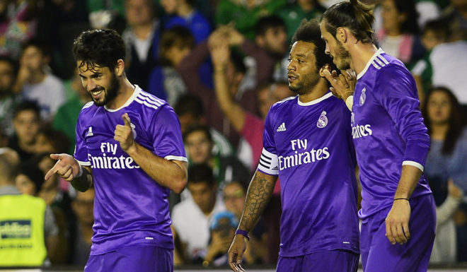 Real Madrid's midfielder Isco (L) celebrates after scoring past Real Madrid's Brazilian defender Marcelo (C) and Real Madrid's Welsh forward Gareth Bale during the Spanish league football match Real Betis vs Real Madrid CF at the Benito Villamarin stadium in Sevilla on October 15, 2016. / AFP / CRISTINA QUICLER (Photo credit should read CRISTINA QUICLER/AFP/Getty Images)