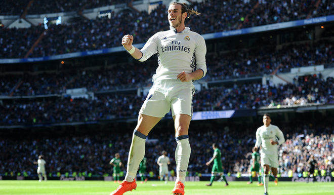 MADRID, SPAIN - NOVEMBER 06: Gareth Bale of Real Madrid celebrates after scoring his 2nd goal during the Liga match between Real Madrid CF and Leganes on November 6, 2016 in Madrid, Spain. (Photo by Denis Doyle/Getty Images)