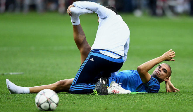 MILAN, ITALY - MAY 27: Pepe of Real Madrid receives treatment during a Real Madrid training session on the eve of the UEFA Champions League Final against Atletico de Madrid at Stadio Giuseppe Meazza on May 27, 2016 in Milan, Italy. (Photo by Laurence Griffiths/Getty Images)