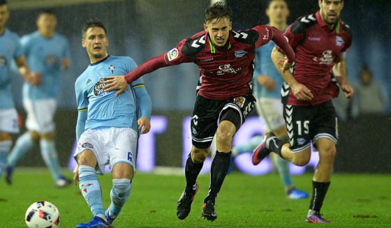 VIGO, SPAIN - FEBRUARY 02: Nemanja Radoja of Celta de Vigo competes for the ball with Marcos Llorente of Alaves during the Copa del Rey semi-final first leg match between Real Club Celta de Vigo and Deportivo Alaves at Municipal de Balaidos stadium on February 02, 2017 in Vigo, Spain. (Photo by Octavio Passos/Getty Images)
