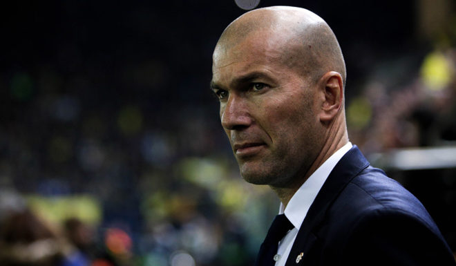 Real Madrid's coach, Zinedine Zidane, looks on during the Spanish League football match Villarreal CF vs Real Madrid at El Madrigal stadium in Vila-real on February 26, 2017. / AFP / BIEL ALINO (Photo credit should read BIEL ALINO/AFP/Getty Images)