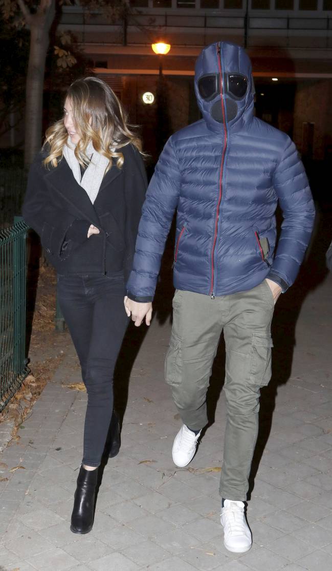 Álvaro Morata undercover gasmaske