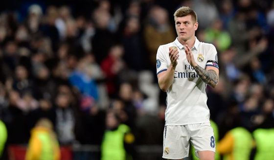 Real Madrid's German midfielder Toni Kroos applauds at the end of the UEFA Champions League round of 16 first leg football match Real Madrid CF vs SSC Napoli at the Santiago Bernabeu stadium in Madrid on February 15, 2017. / AFP / JAVIER SORIANO (Photo credit should read JAVIER SORIANO/AFP/Getty Images)