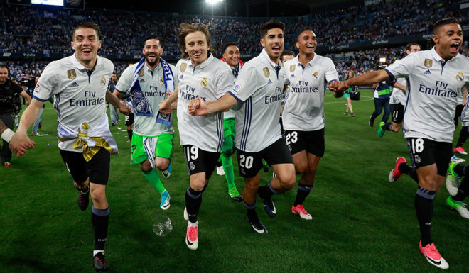 MALAGA, SPAIN - MAY 21: The Real Madrid squad celebrate winning the La Liga title following the La Liga match between Malaga and Real Madrid at La Rosaleda Stadium on May 21, 2017 in Malaga, Spain. (Photo by Gonzalo Arroyo Moreno/Getty Images)