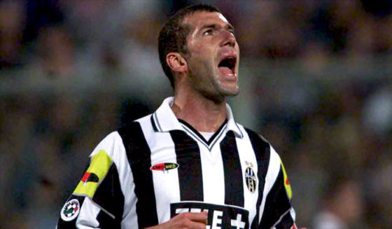11 May 2001: Zinedine Zidane of Juventus in action during the Serie A 30th Round League match between Fiorentina and Juventus played at the Artemio Franchi Stadium Florence. DIGITAL CAMERA Mandatory Credit: Grazia Neri/ALLSPORT