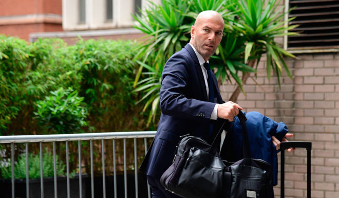 Real Madrid's French manager Zinedine Zidane arrives at the team's hotel in Cardiff, south Wales, on June 2, 2017 ahead of the UEFA Champions League final football match between Juventus and Real Madrid in Cardiff on June 3. / AFP PHOTO / JAVIER SORIANO (Photo credit should read JAVIER SORIANO/AFP/Getty Images)