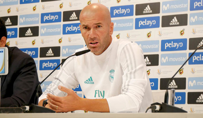 zidane pk kritisch geste hand