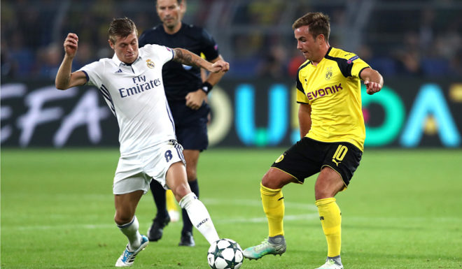 DORTMUND, GERMANY - SEPTEMBER 27: Toni Kroos of Real Madrid and Mario Goetze of Borussia Dortmund battle for the ball during the UEFA Champions League Group F match between Borussia Dortmund and Real Madrid CF at Signal Iduna Park on September 27, 2016 in Dortmund, North Rhine-Westphalia. (Photo by Alex Grimm/Bongarts/Getty Images)