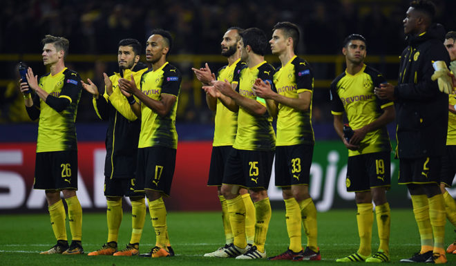 Dortmund's players applaud the fans after the UEFA Champions League Group H football match BVB Borussia Dortmund v Real Madrid in Dortmund, western Germany on September 26, 2017. / AFP PHOTO / Patrik STOLLARZ (Photo credit should read PATRIK STOLLARZ/AFP/Getty Images)