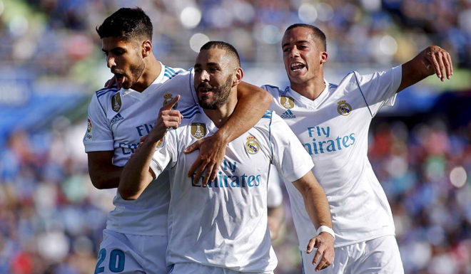 Real Madrid's French forward Karim Benzema (C) celebrates with Real Madrid's Spanish midfielders Marco Asensio (L) and Lucas Vazquez (R) after scoring a goal during the Spanish league football match Getafe CF vs Real Madrid at the Coliseum Alfonso Perez stadium in Getafe on October 14, 2017. / AFP PHOTO / OSCAR DEL POZO (Photo credit should read OSCAR DEL POZO/AFP/Getty Images)