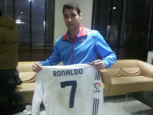 Celta Vigos Hugo Mallo mit dem geschenkten Trikot von Cristiano Ronaldo