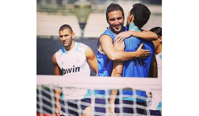Unterstützung für die Ballermänner? Álvaro Arbeloa zeigte am 17. Februar seinen Instagram-Fans dieses (schon ältere) Bild mit Higuaín und Benzema und schrieb „Cracks“ drunter (bedeutet so viel wie Spitzensportler).