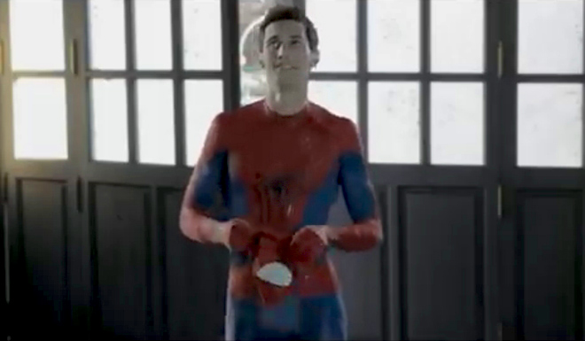 Alvaro Arbeloa ist Spider-Man