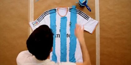 Malaga malt das Trikot von Real Madrid an