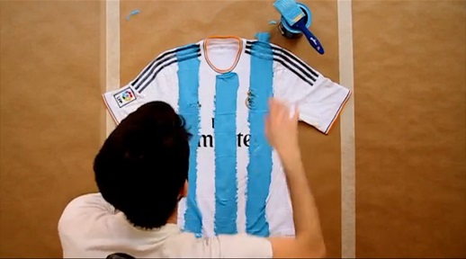 Malaga malt das Trikot von Real Madrid an
