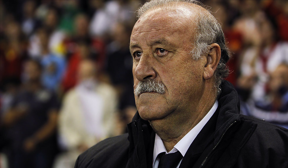 Spain's coach Vicente del Bosque looks on prior to the FIFA World Cup 2014 qualifying football match Spain vs Georgia at the Carlos del Monte stadium in Albacete on October 15, 2013. AFP PHOTO/ JOSE JORDAN (Photo credit should read JOSE JORDAN/AFP/Getty Images)