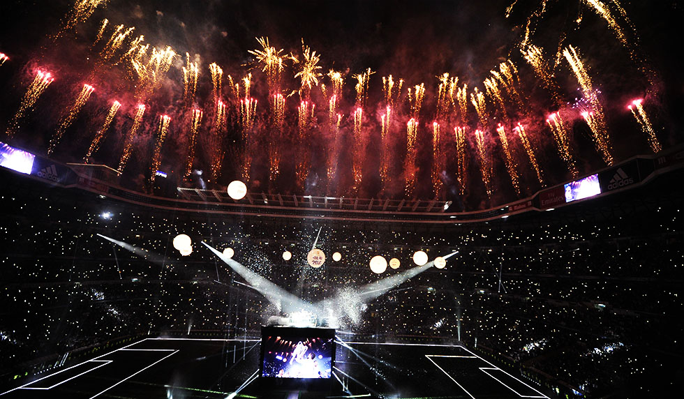 Fireworks explode during Real Madrid celebrations for their 11th UEFA Champions Cup at the Santiago Bernabeu stadium in Madrid on May 29, 2016, a day after winning the UEFA Champions League final foobtall match between Real Madrid CF, Club Atletico de Madrid held in Milan, Italy on May 28, 2016. / AFP / CURTO DE LA TORRE (Photo credit should read CURTO DE LA TORRE/AFP/Getty Images)