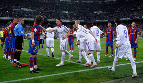 Real Madrid v Barcelona - La Liga Pasillo Spalier