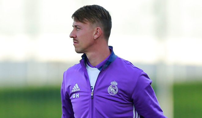 MADRID, SPAIN - MARCH 08: Head coach Jose Maria Gutierrez alias Guti of Real Madrid CF holds the ball during the UEFA Youth League Quarter Final match between Real Madrid CF and AFC Ajax at Estadio Alfredo Di Stefano on March 8, 2017 in Madrid, Spain. (Photo by Gonzalo Arroyo Moreno/Getty Images)