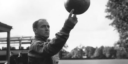 25th October 1960: Spanish footballer Alfredo di Stefano, one of the world's greatest forwards, spinning a ball on one finger during Spain's team practice at Roehampton in preparation for their match against England at Wembley. (Photo by Terry Disney/Central Press/Getty Images)