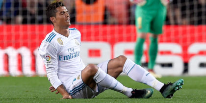 Cristiano Ronaldo am Boden - Foto: Alex Caparros/Getty Images