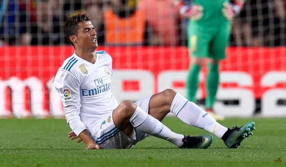 Cristiano Ronaldo am Boden - Foto: Alex Caparros/Getty Images
