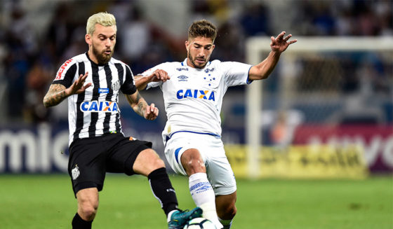 BELO HORIZONTE, BRAZIL - AUGUST 27: Lucas Silva #16 of Cruzeiro and Lucas Lima #10 of Santos battle for the ball during a match between Cruzeiro and Santos as part of Brasileirao Series A 2017 at Mineirao stadium on August 27, 2017 in Belo Horizonte, Brazil. (Photo by Pedro Vilela/Getty Images)