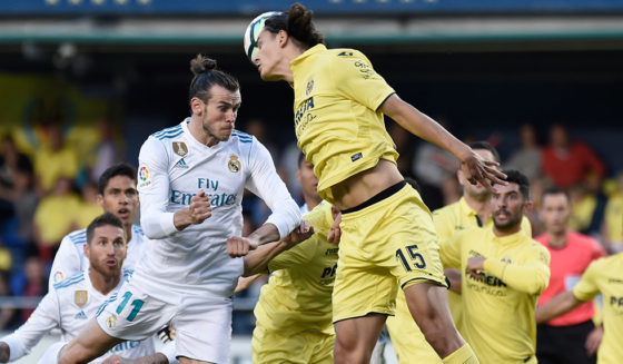 Real Madrid's Welsh forward Gareth Bale (L) heads the ball with Villarreal's Turkish forward Enes Unal during the Spanish league football match between Villarreal CF and Real Madrid CF at La Ceramica stadium in Villarreal on May 19, 2018. (Photo by JOSE JORDAN / AFP) (Photo credit should read JOSE JORDAN/AFP/Getty Images)