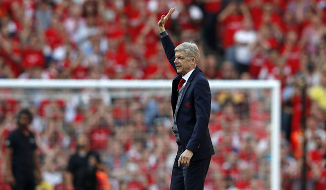 Arsenal's French manager Arsene Wenger waves to supporters at a ceremony on the pitch after the English Premier League football match between Arsenal and Burnley at the Emirates Stadium in London on May 6, 2018. - Arsene Wenger bids farewell to a stadium he helped to build in more ways than one when he leads Arsenal at the Emirates for the final time at home to Burnley on Sunday. Wenger's final season after 22 years in charge is destined to end in disappointment after Thursday's Europa League semi-final exit. (Photo by Adrian DENNIS / AFP) / RESTRICTED TO EDITORIAL USE. No use with unauthorized audio, video, data, fixture lists, club/league logos or 'live' services. Online in-match use limited to 75 images, no video emulation. No use in betting, games or single club/league/player publications. / (Photo credit should read ADRIAN DENNIS/AFP/Getty Images