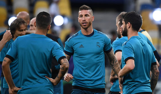 Real Madrid's Spanish defender Sergio Ramos (C) takes part in a Real Madrid team training session at the Olympic Stadium in Kiev, Ukraine on May 25, 2018, on the eve of the UEFA Champions League final football match between Liverpool and Real Madrid. (Photo by Franck FIFE / AFP) (Photo credit should read FRANCK FIFE/AFP/Getty Images)
