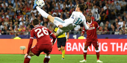 KIEV, UKRAINE - MAY 26: Gareth Bale of Real Madrid shoots and scores his side's second goal during the UEFA Champions League Final between Real Madrid and Liverpool at NSC Olimpiyskiy Stadium on May 26, 2018 in Kiev, Ukraine. (Photo by David Ramos/Getty Images)