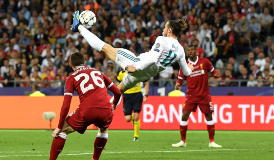 KIEV, UKRAINE - MAY 26: Gareth Bale of Real Madrid shoots and scores his side's second goal during the UEFA Champions League Final between Real Madrid and Liverpool at NSC Olimpiyskiy Stadium on May 26, 2018 in Kiev, Ukraine. (Photo by David Ramos/Getty Images)