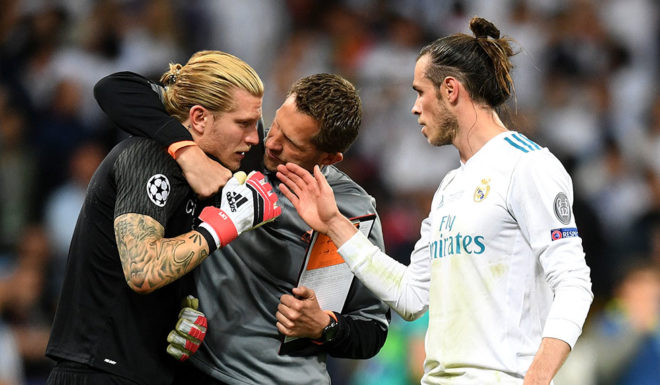 KIEV, UKRAINE - MAY 26: Gareth Bale of Real Madrid speaks with Loris Karius of Liverpool after the UEFA Champions League Final between Real Madrid and Liverpool at NSC Olimpiyskiy Stadium on May 26, 2018 in Kiev, Ukraine. (Photo by Michael Regan/Getty Images)