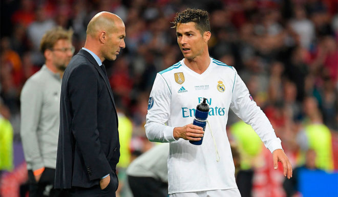Real Madrid's French coach Zinedine Zidane (L) talks to Real Madrid's Portuguese forward Cristiano Ronaldo during the UEFA Champions League final football match between Liverpool and Real Madrid at the Olympic Stadium in Kiev, Ukraine on May 26, 2018. (Photo by LLUIS GENE / AFP) (Photo credit should read LLUIS GENE/AFP/Getty Images)