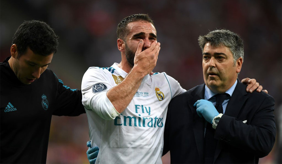 Daniel Carvajal of Real Madrid leaves the pitch in tears as he goes off injured during the UEFA Champions League Final between Real Madrid and Liverpool at NSC Olimpiyskiy Stadium on May 26, 2018 in Kiev, Ukraine. (Photo by Shaun Botterill/Getty Images)