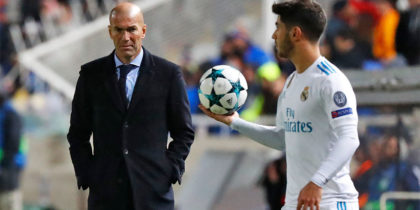 Real Madrid's Spanish midfielder Marco Asensio and Real Madrid's French head coach Zinedine Zidane are seen the UEFA Champions League Group H match between Apoel FC and Real Madrid on November 21, 2017, in the Cypriot capital Nicosia's GSP Stadium. / AFP PHOTO / Jack GUEZ (Photo credit should read JACK GUEZ/AFP/Getty Images)