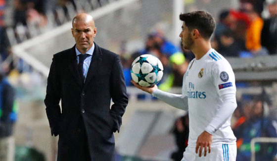 Real Madrid's Spanish midfielder Marco Asensio and Real Madrid's French head coach Zinedine Zidane are seen the UEFA Champions League Group H match between Apoel FC and Real Madrid on November 21, 2017, in the Cypriot capital Nicosia's GSP Stadium. / AFP PHOTO / Jack GUEZ (Photo credit should read JACK GUEZ/AFP/Getty Images)