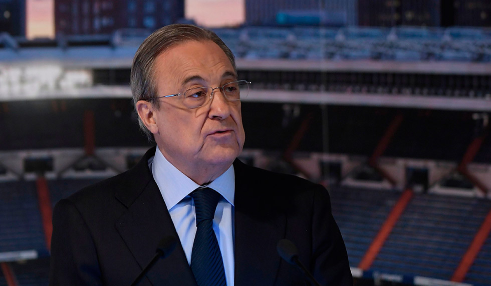 Real Madrid's president Florentino Perez gives a speech during the official presentation of Real Madrid´s newly appointed coach Julen Lopetegui at the Santiago Bernabeu stadium in Madrid on June 14, 2018. - Just a day after he was sacked on the eve of the World Cup, former Spain coach Julen Lopetegui arrived in Madrid to be officially presented as Real Madrid's new manager. (Photo by OSCAR DEL POZO / AFP) (Photo credit should read OSCAR DEL POZO/AFP/Getty Images)