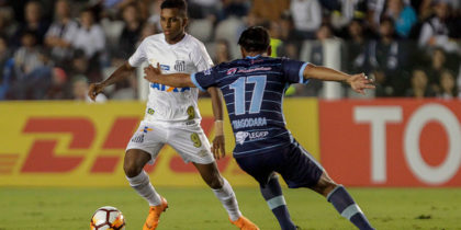 Brazil's Santos player Rodrygo (L), vies for the ball with Peru's Real Garcilaso Jean Tragodara during their 2018 Copa Libertadores football match held at Vila Belmiro stadium, in Santos, Sao Paulo state, Brazil on May 24, 2018. (Photo by Miguel SCHINCARIOL / AFP) (Photo credit should read MIGUEL SCHINCARIOL/AFP/Getty Images)