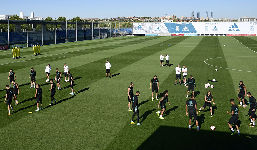 Real Madrid players take part in a training session at Real Madrid sport city in Madrid on August 12, 2017, on the eve of the Spanish SuperCup first leg football match Real Madrid CF vs FC Barcelona. / AFP PHOTO / JAVIER SORIANO (Photo credit should read JAVIER SORIANO/AFP/Getty Images)