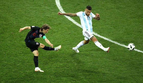 NIZHNY NOVGOROD, RUSSIA - JUNE 21: Luka Modric of Croatia scores his team's second goal during the 2018 FIFA World Cup Russia group D match between Argentina and Croatia at Nizhny Novgorod Stadium on June 21, 2018 in Nizhny Novgorod, Russia. (Photo by Clive Mason/Getty Images)