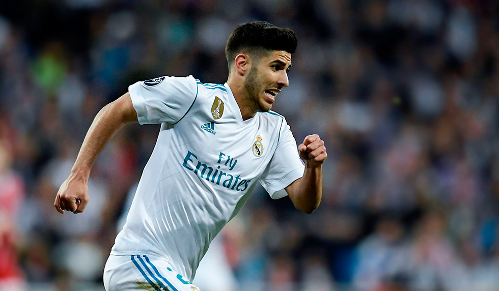 Real Madrid's Spanish midfielder Marco Asensio runs for the ball during the UEFA Champions League semi-final second leg football match between Real Madrid and Bayern Munich at the Santiago Bernabeu Stadium in Madrid on May 1, 2018. (Photo by OSCAR DEL POZO / AFP) (Photo credit should read OSCAR DEL POZO/AFP/Getty Images)