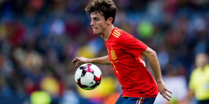 MALAGA, SPAIN - NOVEMBER 11: Alvaro Odriozola of Spain controls the ball during the international friendly match between Spain and Costa Rica at La Rosaleda Stadium on November 11, 2017 in Malaga, Spain. (Photo by Aitor Alcalde/Getty Images)
