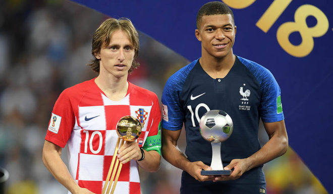 Modrić und Mbappé wurden nach dem Finale geehrt - Foto: Jewel Samad/AFP/Getty Images