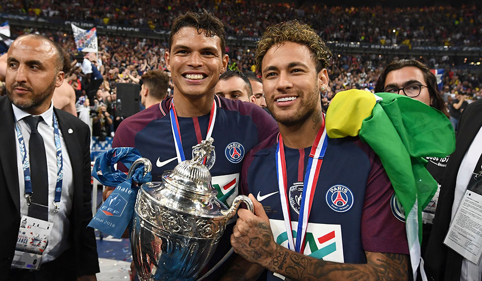 TOPSHOT - Paris Saint-Germain's Brazilian forwar Neymar Jr (R) and Paris Saint-Germain's Brazilian defender Thiago Silva (C) celebrate with the trophy at the end of the French Cup final football match between Les Herbiers and Paris Saint-Germain (PSG), on May 8, 2018 at the Stade de France in Saint-Denis, outside Paris. (Photo by FRANCK FIFE / AFP) (Photo credit should read FRANCK FIFE/AFP/Getty Images)