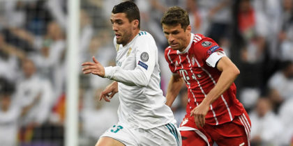 Real Madrid's Croatian midfielder Mateo Kovacic (L) and Bayern Munich's German forward Thomas Mueller vie for the ball during the UEFA Champions League semi-final second-leg football match Real Madrid CF vs FC Bayern Munich in Madrid, Spain, on May 1, 2018. (Photo by GABRIEL BOUYS / AFP) (Photo credit should read GABRIEL BOUYS/AFP/Getty Images)