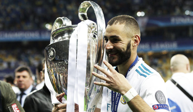 Real Madrid's French forward Karim Benzema (L) holds the trophy after winning the UEFA Champions League final football match between Liverpool and Real Madrid at the Olympic Stadium in Kiev, Ukraine on May 26, 2018. (Photo by Isabella BONOTTO / Update Images Press / AFP) (Photo credit should read ISABELLA BONOTTO/AFP/Getty Images)