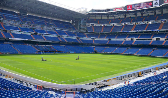 2017-03-31 bernabeu leer rasen schräg RT