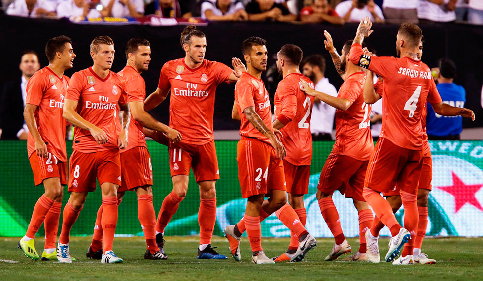 Real Madrid's Welsh forward Gareth Bale celebrates his goal with his teammates against AS Roma during their 2018 International Champions Cup at the MetLife stadium on August 07, 2018, in East Rutherford, NJ. (Photo by EDUARDO MUNOZ ALVAREZ / AFP) (Photo credit should read EDUARDO MUNOZ ALVAREZ/AFP/Getty Images)
